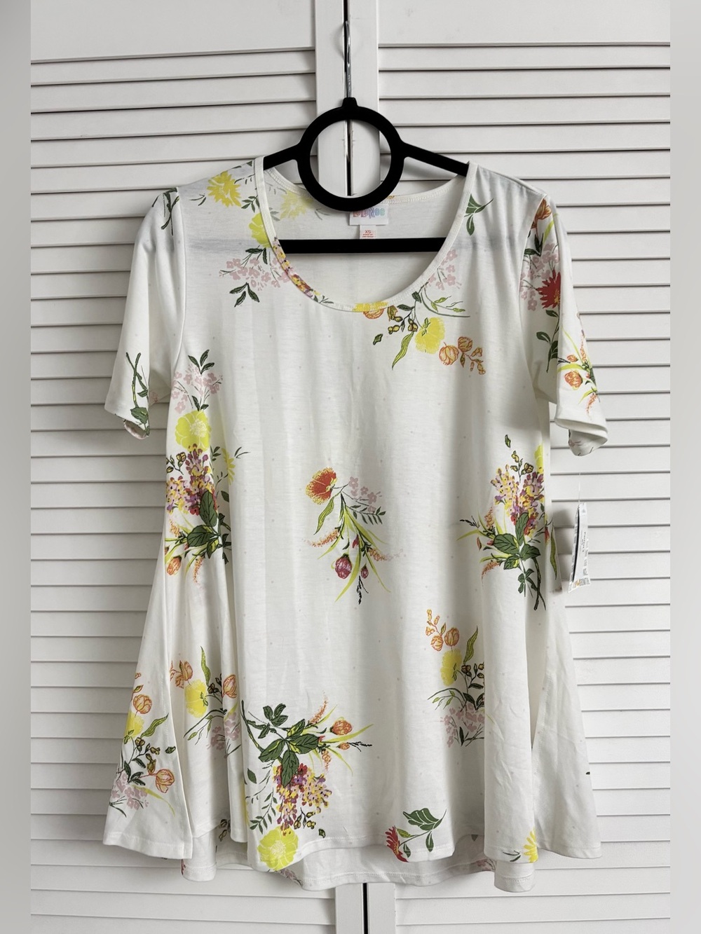 LuLaRoe Women’s White Floral Short Sleeve Perfect Swing Tee, Size: XS, NWT